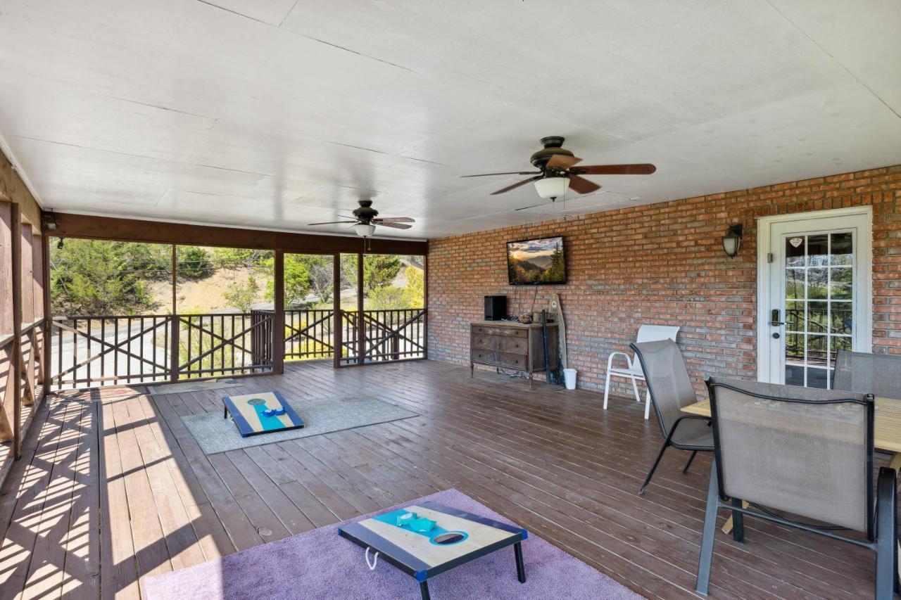 Mid-Century Vintage Brick Ranch Upstairs Guesthouse Sevierville Bagian luar foto