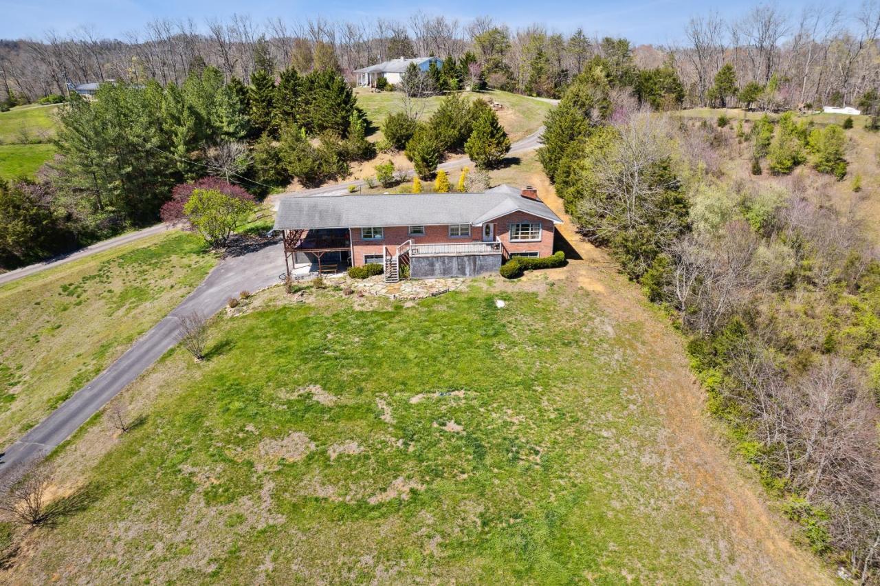 Mid-Century Vintage Brick Ranch Upstairs Guesthouse Sevierville Bagian luar foto